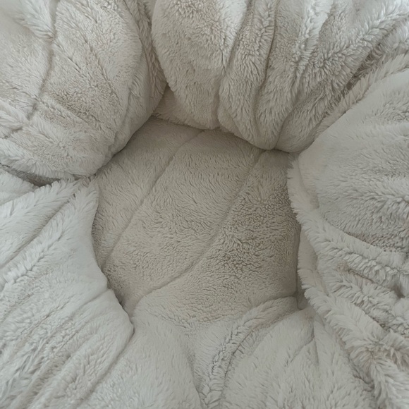 Animals Matter Luxury Dog Bed. Cream and Tan Small - Picture 6 of 7